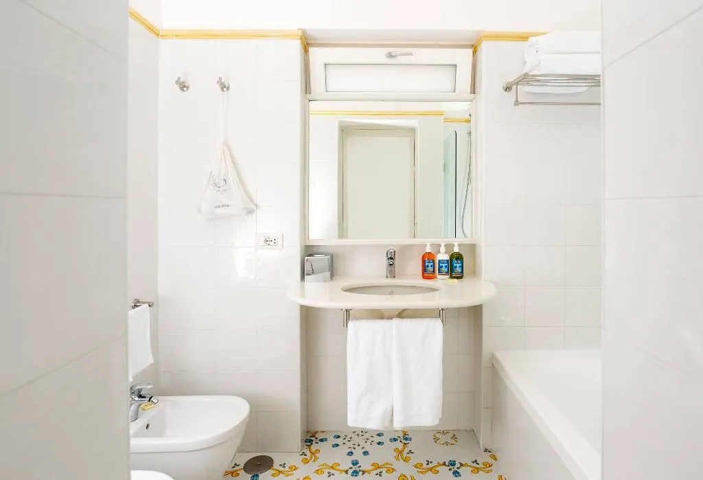 TRIPLE COMFORT Room, Hotel Syrene Capri, Naples