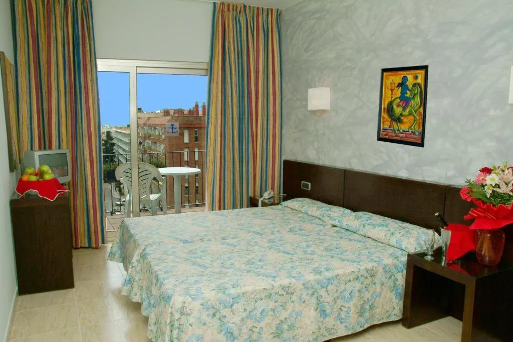 TRIPLE SUPERIOR Room, htop Palm Beach, Costa Brava