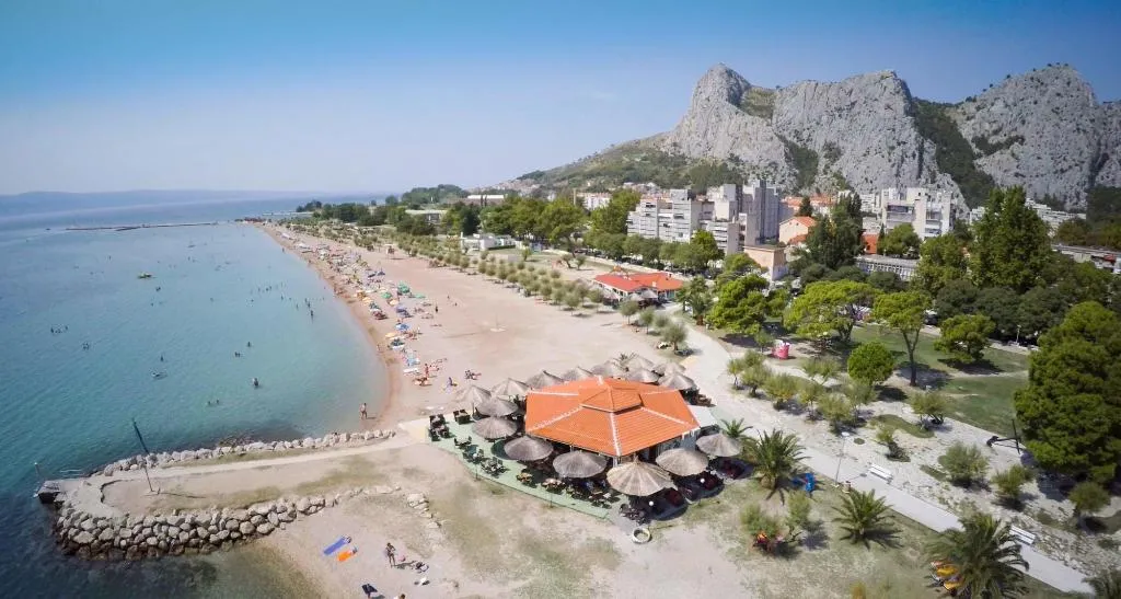 Sports and Entertainment, Inn By The River, Split