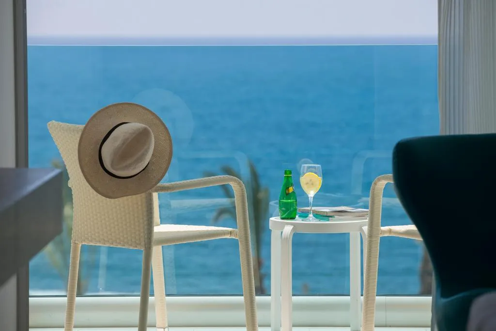 SUITE SEA FRONT Room, King Evelthon Beach Hotel & Resort, Cyprus