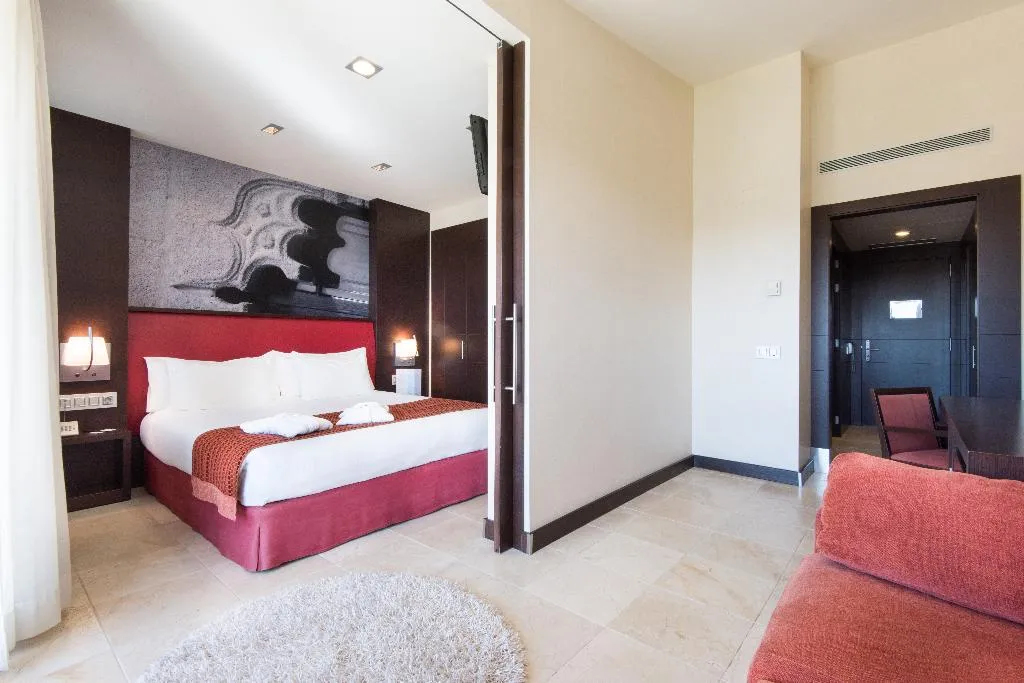 JUNIOR SUITE STANDARD Room, Mas Sola, Barcelona