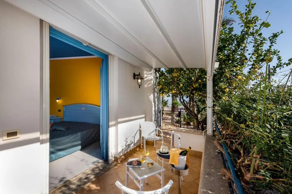 Terrace, Hotel Mediterraneo Faro, Palermo