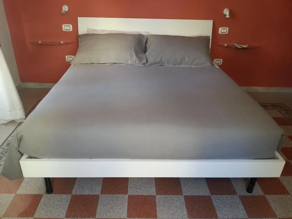 Room, B&B Marange, Naples