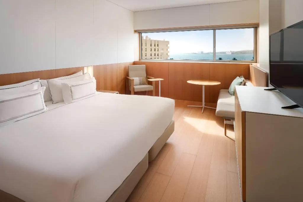 DOUBLE DELUXE SEA VIEW Room, Melia Palma Bay, Majorca