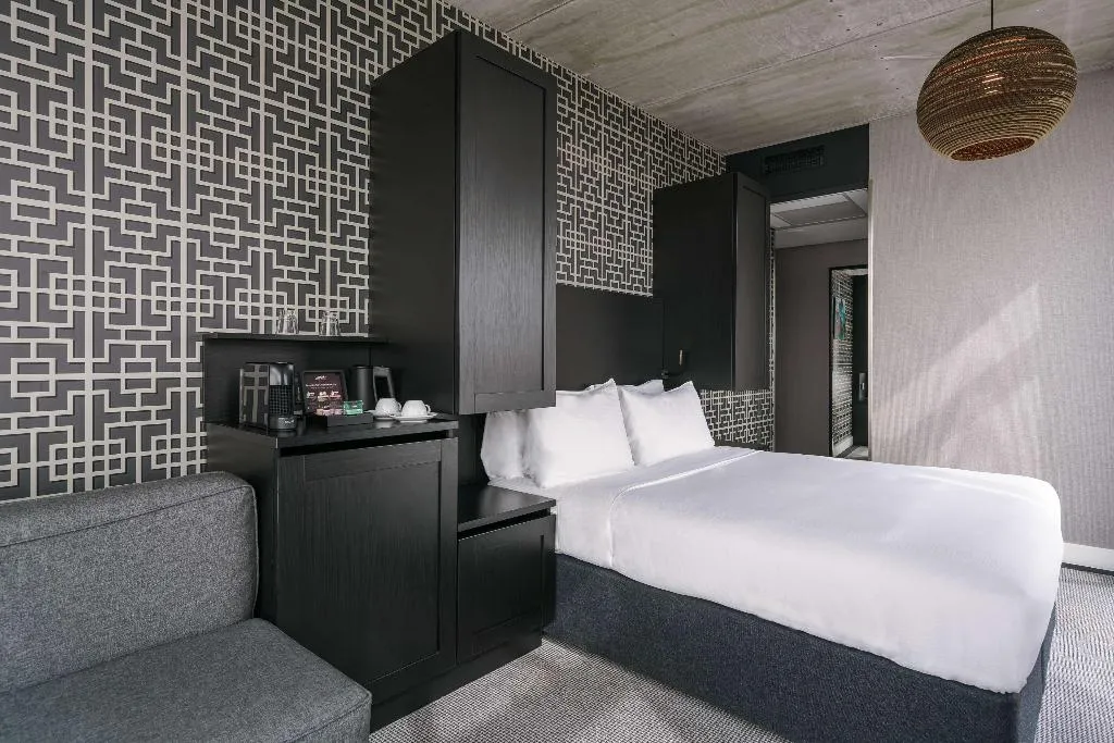 DOUBLE SUPERIOR QUEEN BED Room, DoubleTree by Hilton NDSM Wharf, Amsterdam