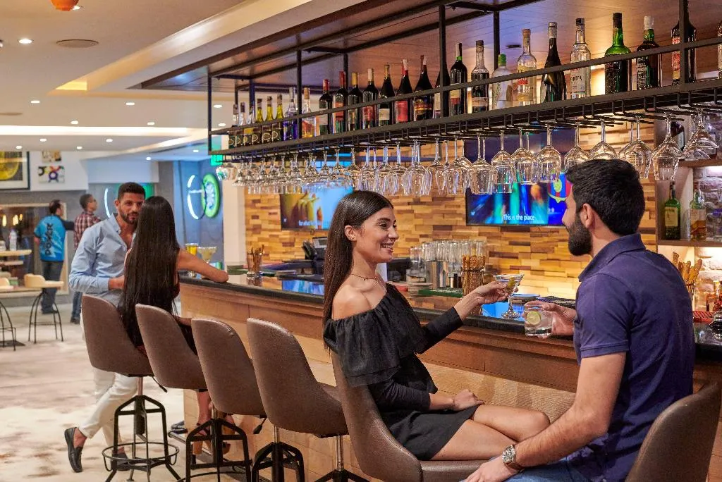 Bar, Holiday Inn Cairo Maadi, Cairo