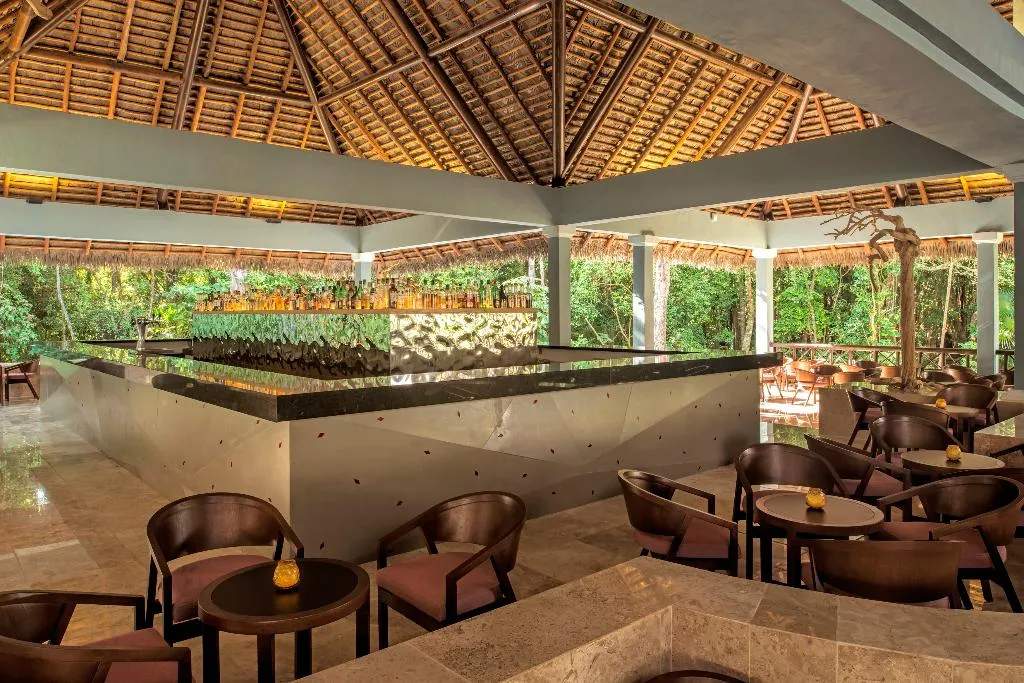 Bar, Iberostar Waves Tucan All Inclusive, Cancun Area