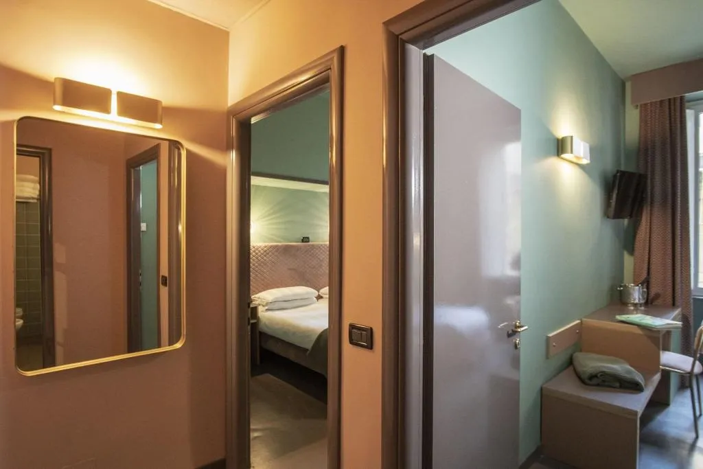 Room THREE BEDS Room, Milani, Rome