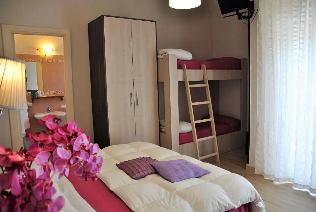 DOUBLE BASIC Room, Villa Fiorita, Naples