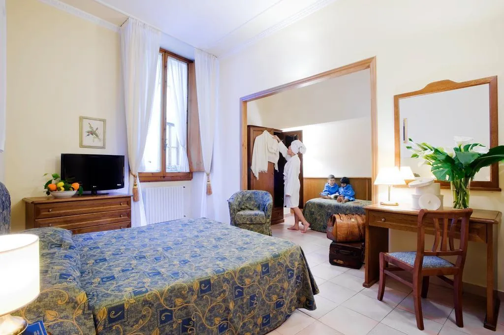 TRIPLE STANDARD Room, Silla, Florence
