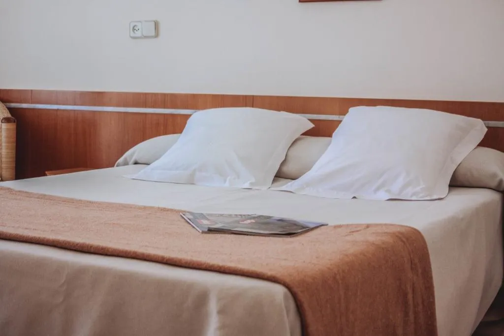 SINGLE WITH BALCONY Room, Ancora, Costa Brava