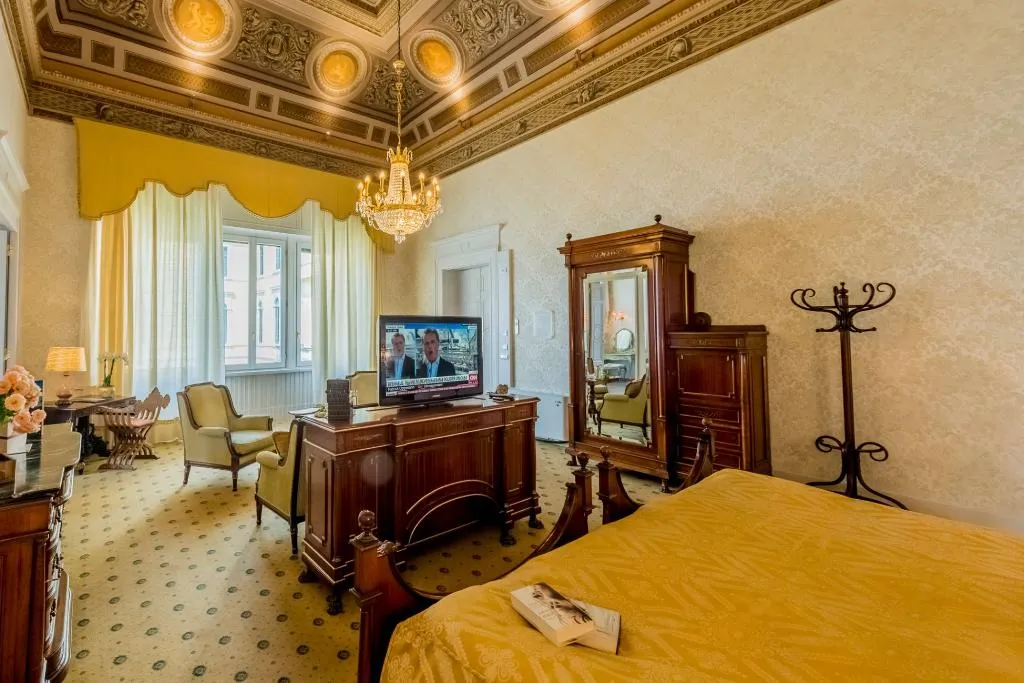 SUITE LAKE VIEW Room, Grand Hotel Villa Serbelloni, Milan