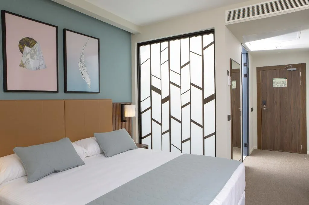 DOUBLE DELUXE SUPERIOR Room, Hotel Riu Plaza España, Madrid