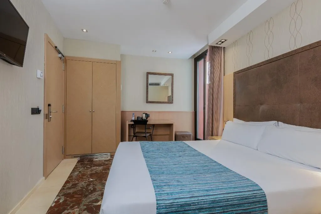 DOUBLE STANDARD Room, Hotel Gotico, Barcelona