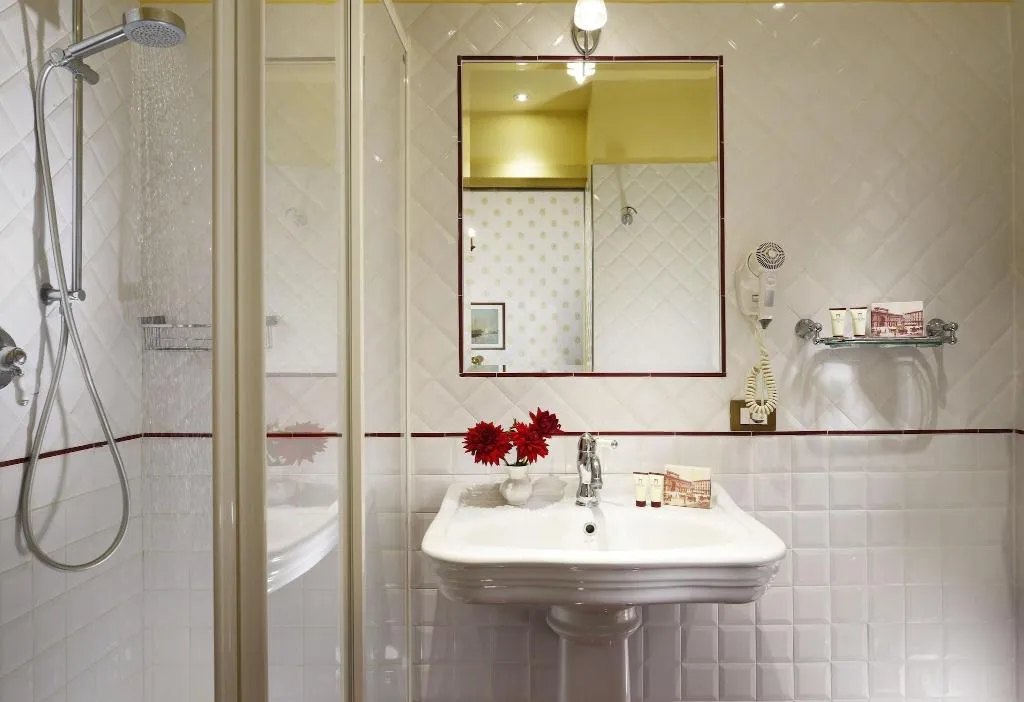 TRIPLE STANDARD Room, Pendini, Florence
