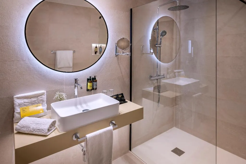 TRIPLE STANDARD Room, Serhs Rivoli Rambla, Barcelona