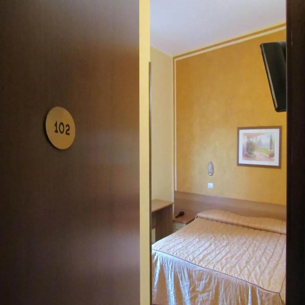 Room, Hotel Nuovo Rondo   Sesto San Giovanni, Milan