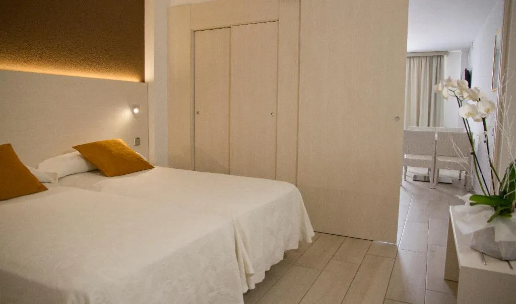 JUNIOR SUITE CAPACITY 5 Room, Aparthotel Miami Park, Costa Brava