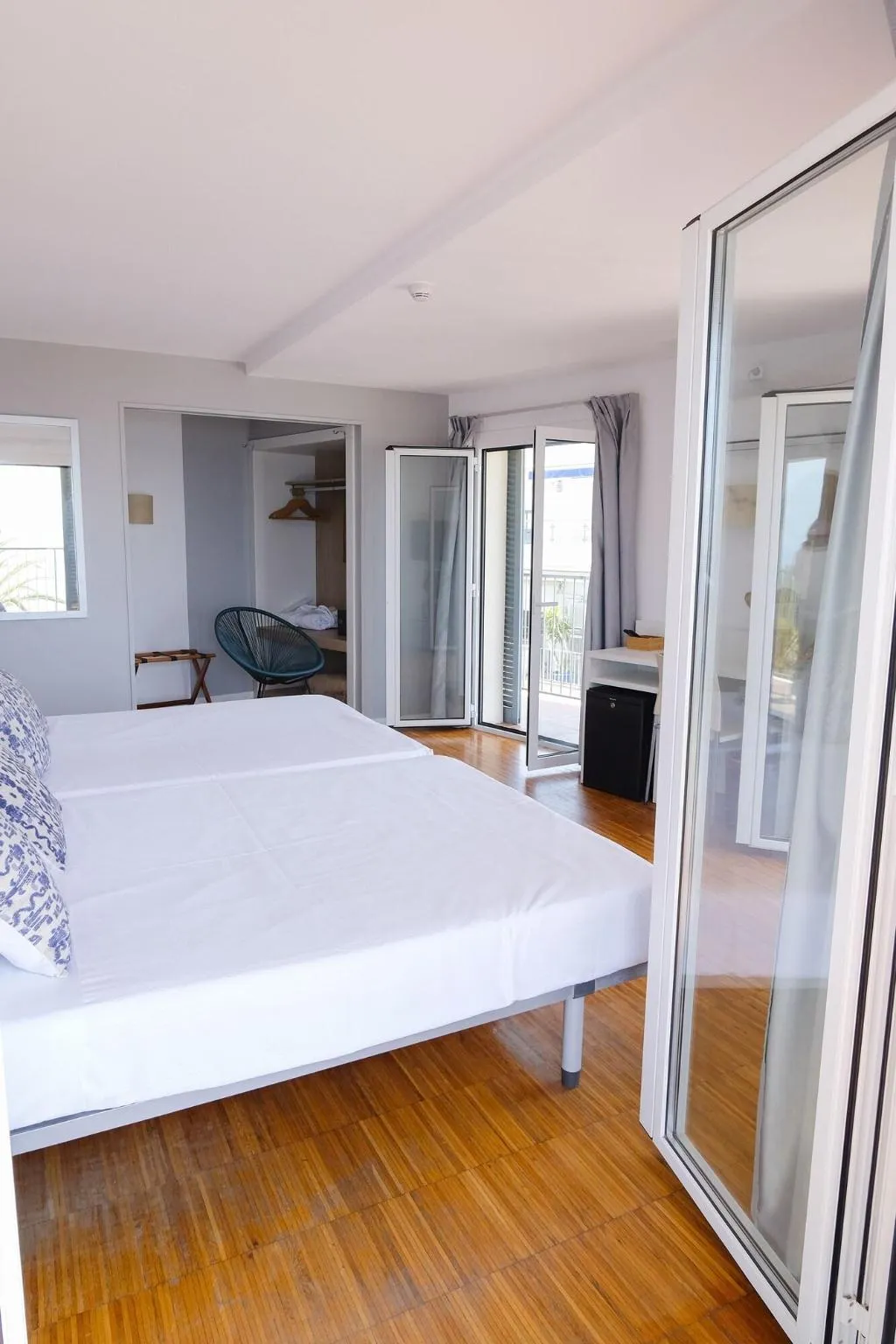 Room, Subur, Costa Brava