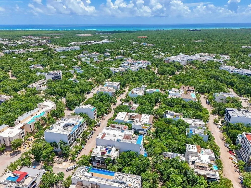 General view, Calea Tulum, Cancun Area