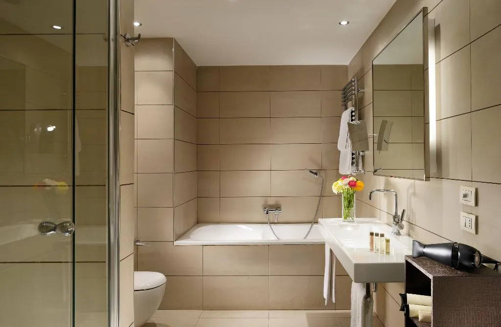 JUNIOR SUITE CAPACITY 3 Room, Milan Suite Hotel, Milan