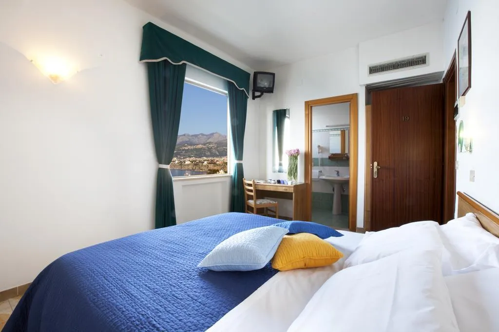 Room, Settimo Cielo, Naples