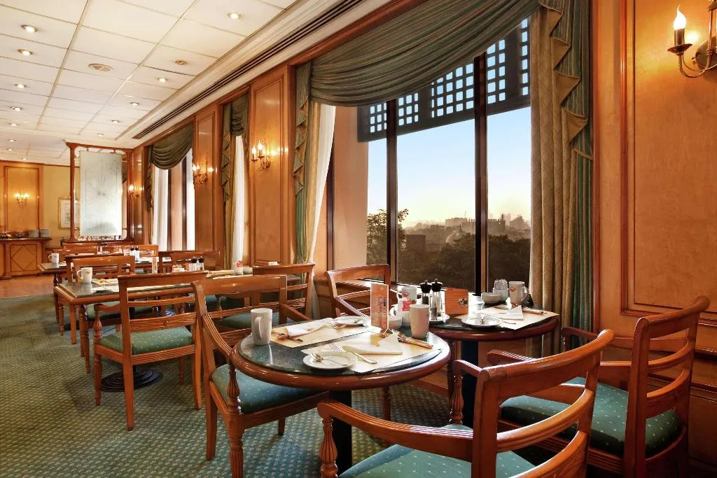 Bar, Cairo World Trade Center Hotel & Residences, Cairo