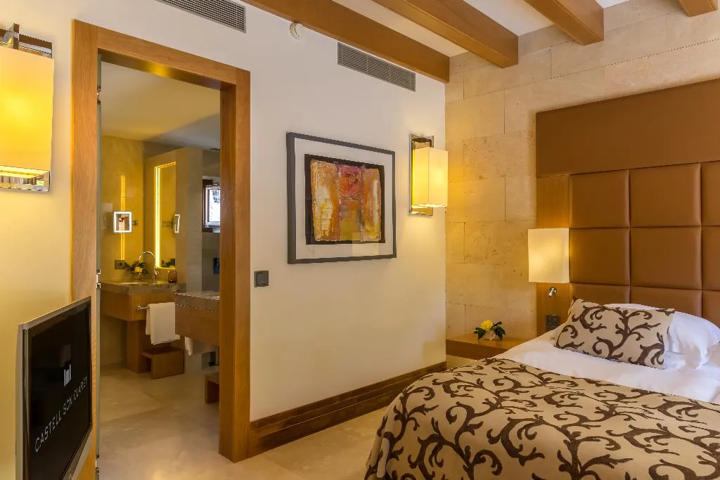SUITE STANDARD Room, Castell Son Claret, Majorca