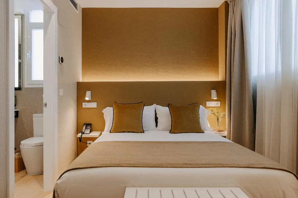 Double or Twin STANDARD Room, Hotel PAX Atocha, Madrid