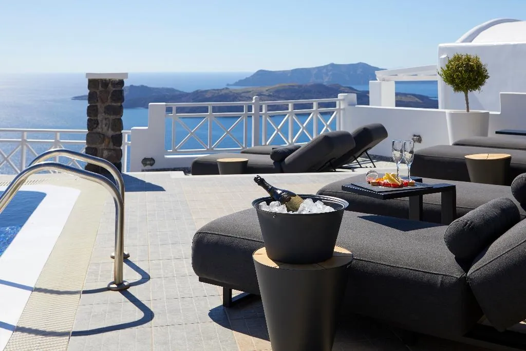 Pool, Petit Palace, Santorini