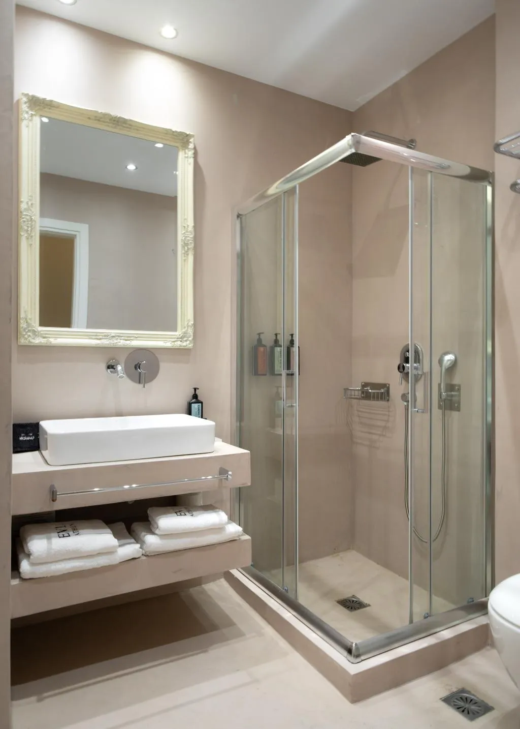 DOUBLE CLASSIC Room, Ev 11 Athens, Athens
