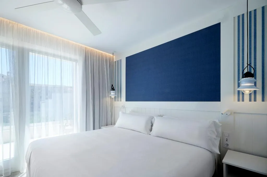 DOUBLE SINGLE USE PREMIUM GARDEN VIEW Room, Catalonia Mirador des Port, Menorca