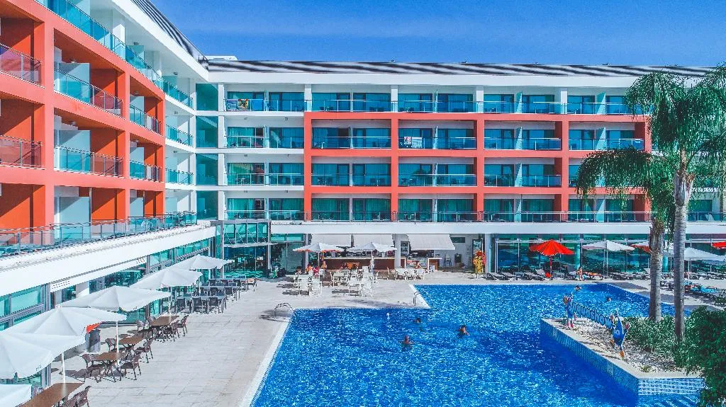 Terrace, Aquashow Park Hotel, Algarve