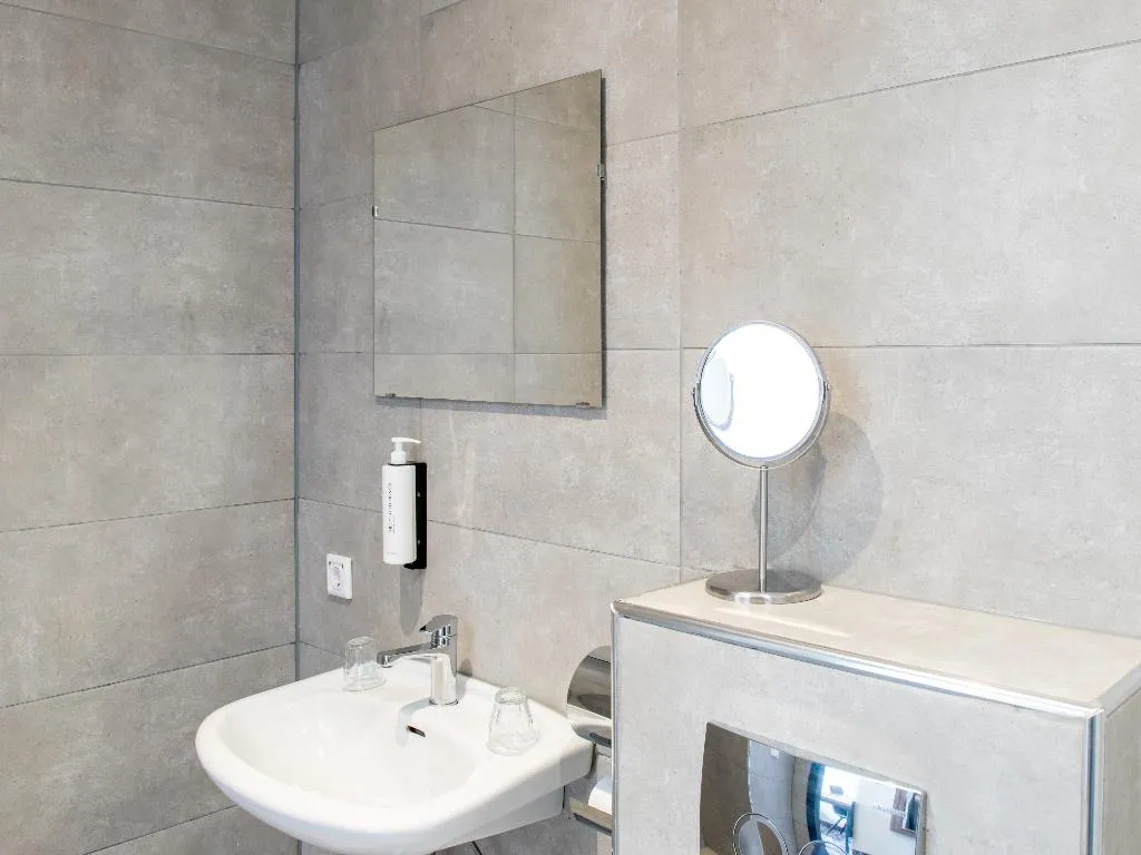 SINGLE BASIC Room, Amsterdam Lake Hotel, Amsterdam