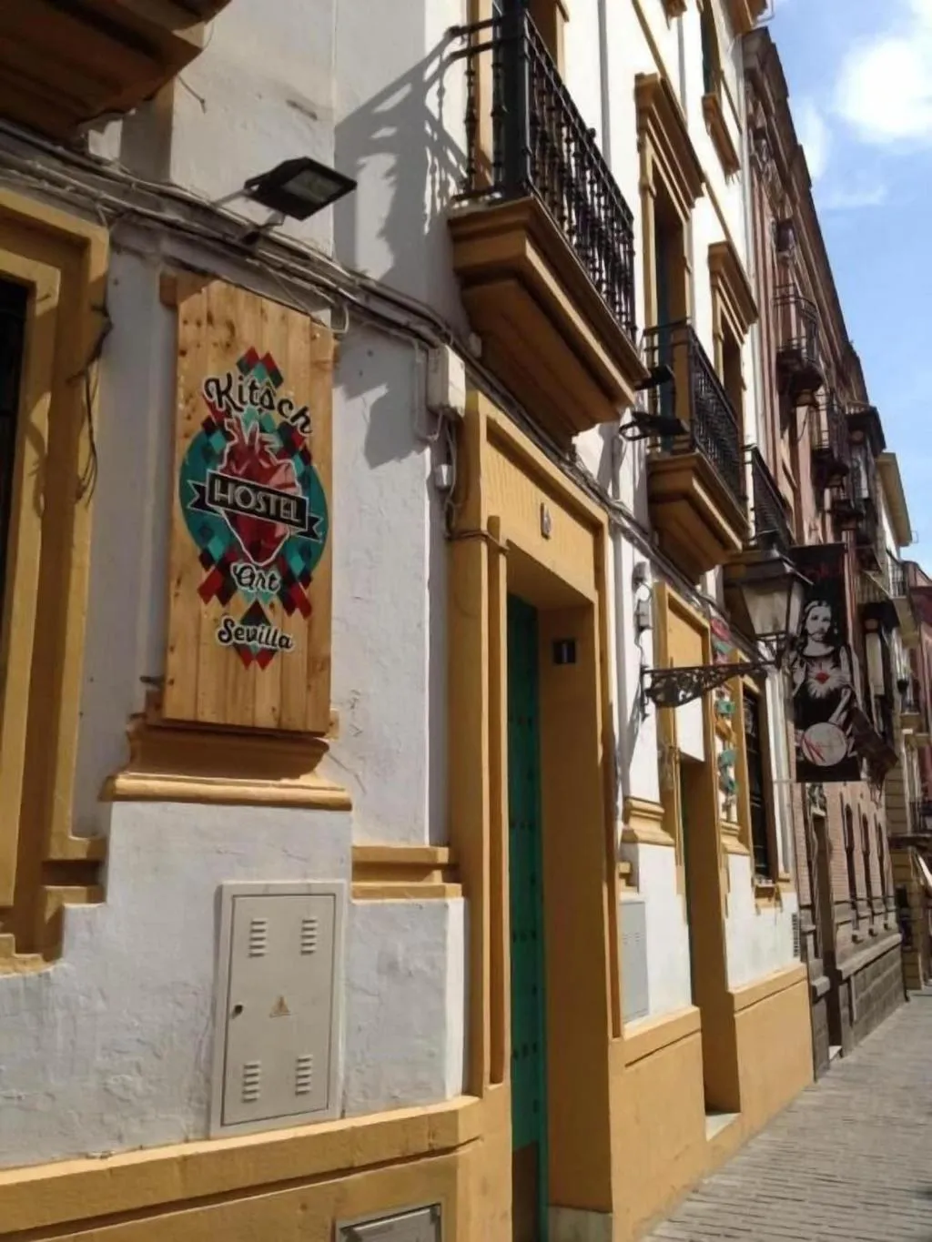 General view, Sevilla Kitsch Hostel Art, Seville