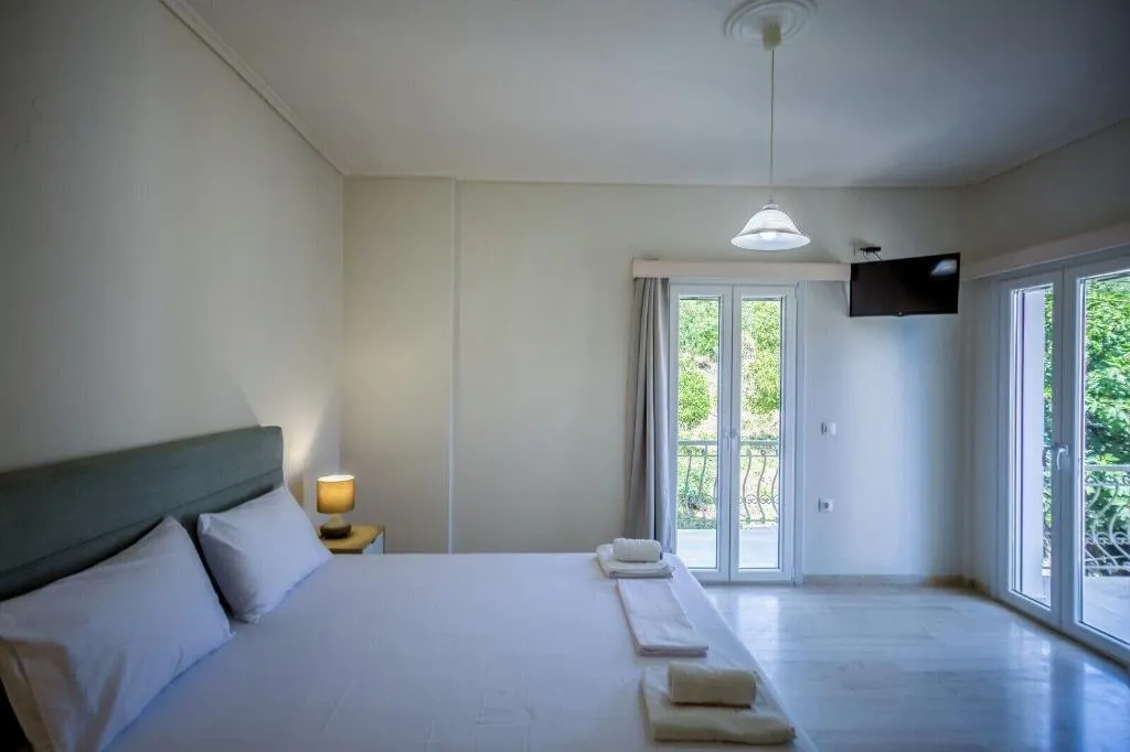 Room, Blue Horizon Studios, Zante