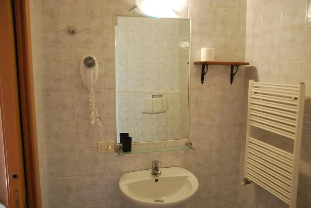 Room, B&B Desiderio di Roma, Naples