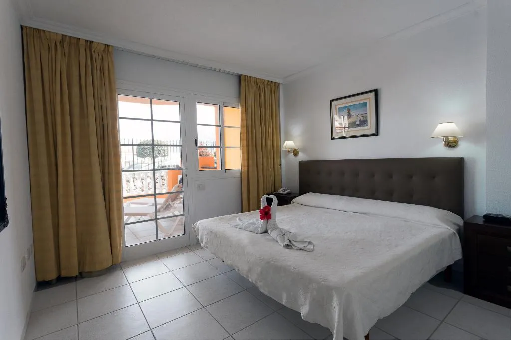 APARTMENT TWO BEDROOMS ONE BATHROOM Room, El MarquÃ©s Palace by Intercorp Hotel Group, Tenerife