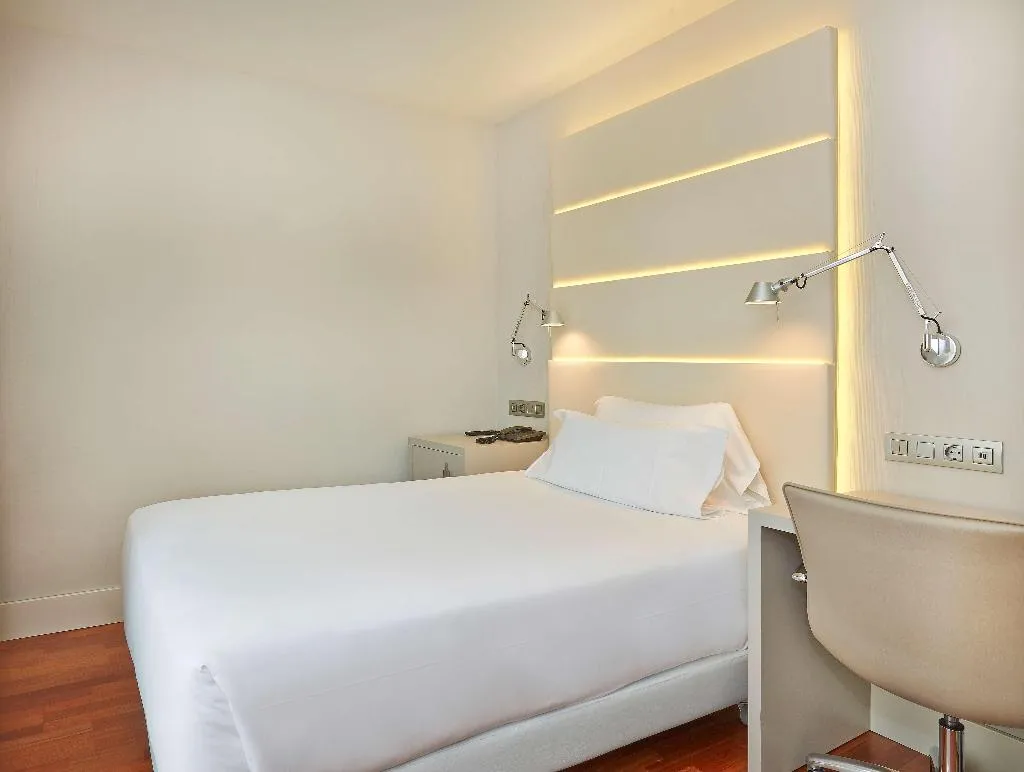 SINGLE STANDARD Room, NH Barcelona Les Corts, Barcelona