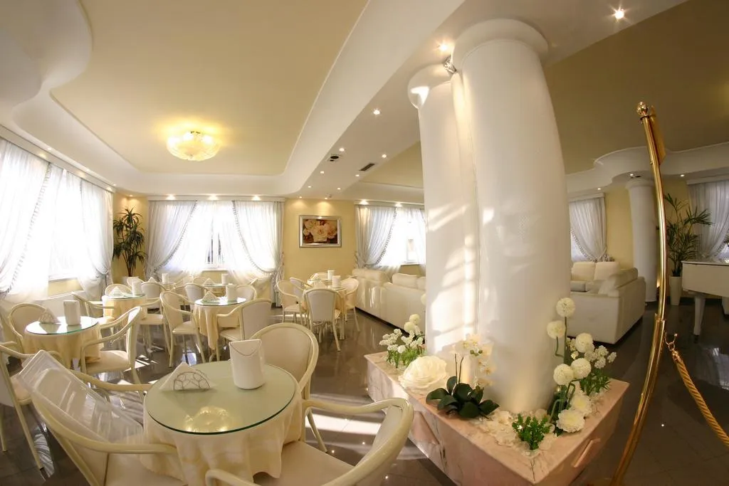 Restaurant, Luxor Hotel, Naples