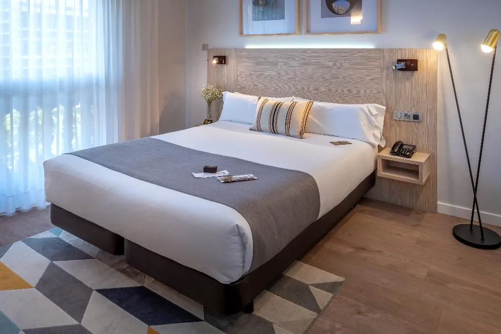 Double or Twin DELUXE WITH VIEWS Room, Serhs Rivoli Rambla, Barcelona