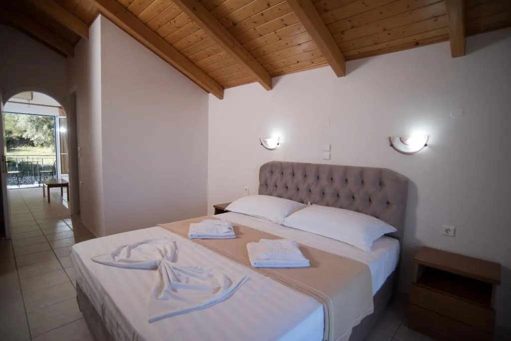FAMILY ROOM DELUXE TWO BEDROOM Room, Hotel Oasis, Athens