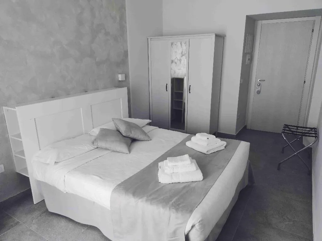 DOUBLE SINGLE USE STANDARD Room, I Borbone, Naples