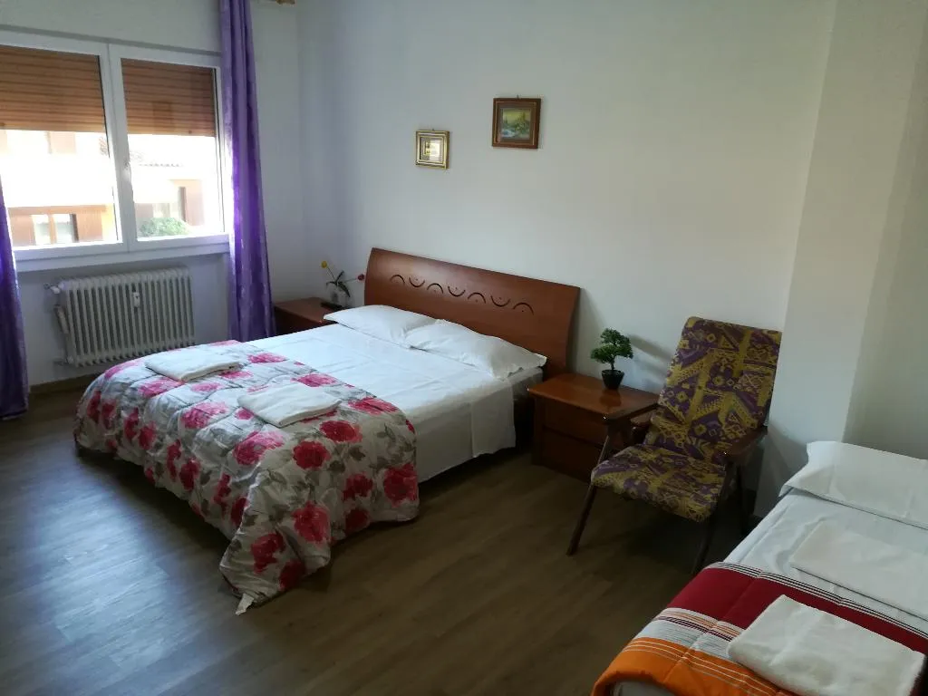 TRIPLE WITH SHARED BATHROOM Room, Venice Amazing House, Venice