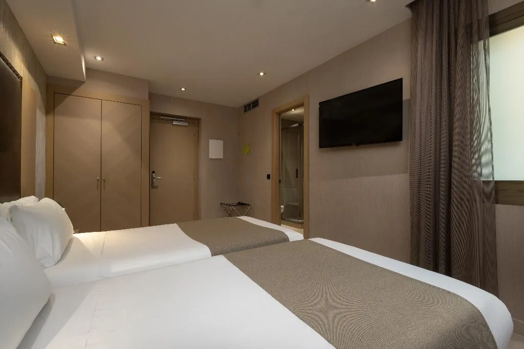 DOUBLE SINGLE USE STANDARD Room, Gran Hotel Barcino 4*S, Barcelona
