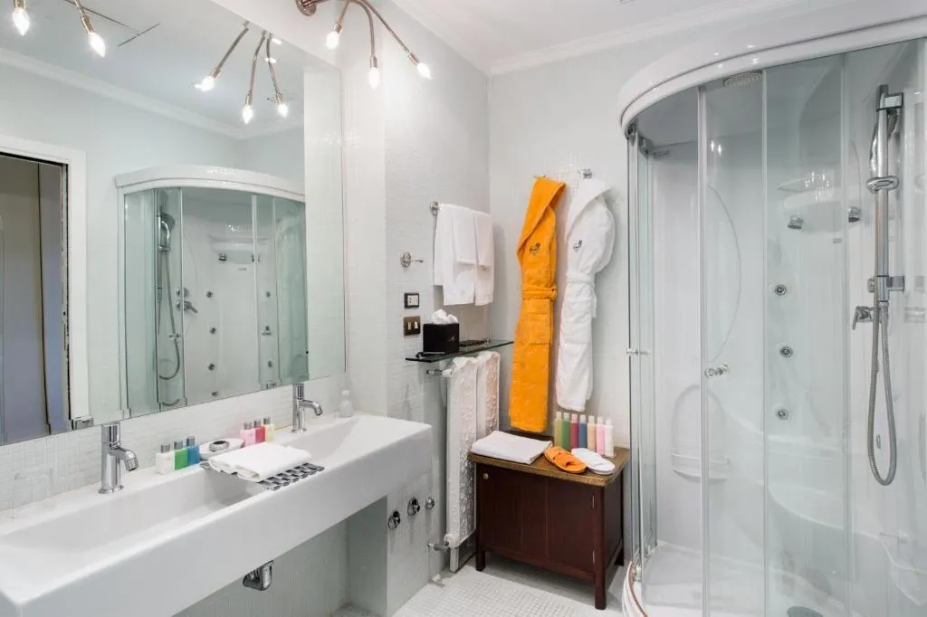 JUNIOR SUITE WITH VIEWS Room, Grand Hotel Plaza, Rome