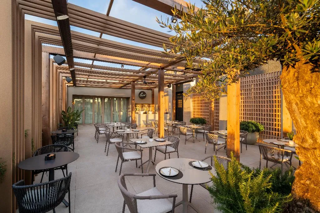 Terrace, Sh Valencia Palace, Valencia