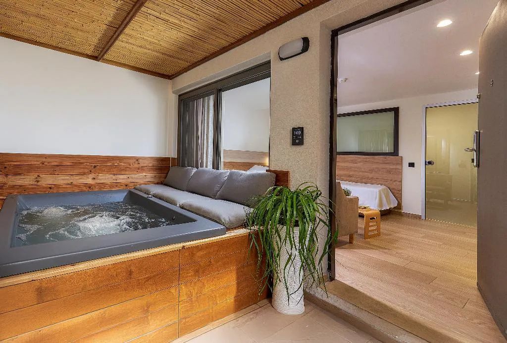 APARTMENT WITH JACUZZI Room, Dionisos Hotel, Crete