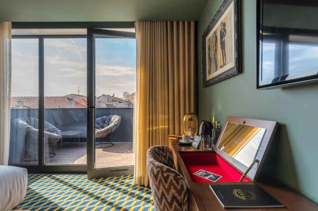 DOUBLE SUPERIOR WITH BALCONY Room, The Convo Porto Hotel & Suites, Porto