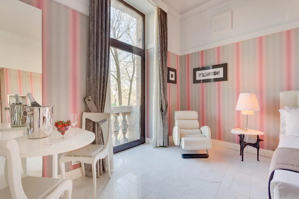 DOUBLE DELUXE Room, Grand Hotel Palace Rome, Rome